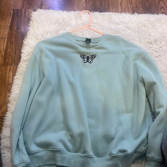 target sweatshirt with butterfly - Picture 1 of 2
